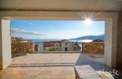 /c_images/thumb_3622536_2_mi-vidom-na-more-i-sadom-v-marina-village-lustica-bay-02.jpg