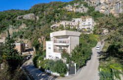 /c_images/thumb_3628780_4_20-20Budva2C20Perazica20Do2C20villa2050m20from20the20sea.jpg