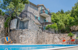 /c_images/thumb_3628787_4_5c0d0_220-20luxury20stone20house20with20a20pool20Lustica.jpg