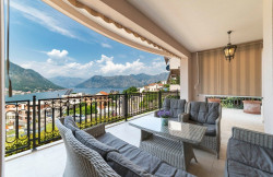 /c_images/thumb_3628815_1_8-villa-with-apartmernts-and-a-pool-Dobrota-Kotor-2.jpg