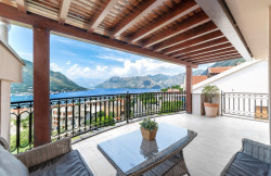 /c_images/thumb_3628815_4_2-villa-with-apartmernts-and-a-pool-Dobrota-Kotor.jpg