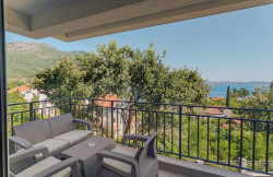 /c_images/thumb_3628831_4_2-two-berdroom-apartment-near-the-sea.jpg