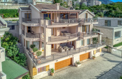 /c_images/thumb_3628872_4_2-exclusive-2-bdr-apartment-Dobrota-Kotor-1.jpg
