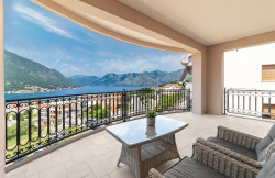/c_images/thumb_3630898_1_1-villa-with-apartmernts-and-a-pool-Dobrota-Kotor-2.jpg