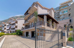 /c_images/thumb_3630898_4_0-1-villa-with-apartmernts-and-a-pool-Dobrota-Kotor.jpg