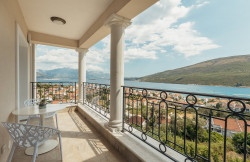 /c_images/thumb_3630900_2_sive-penthouse-apartment-with-panoramic-views-of-the-bay.jpg