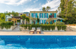 /c_images/thumb_3630906_1_3-Herceg-Novi-Baosici-luxury-Provence-style-villa.jpg