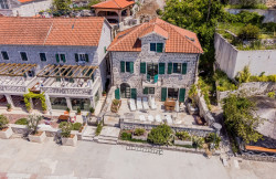 /c_images/thumb_3630923_3_1-Herceg-Novi-Rose-historical-stone-villa-Old-Post.jpg