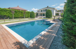/c_images/thumb_3630924_1_signer-three-bedroom-villa-with-an-outdoor-swimming-pool.jpg