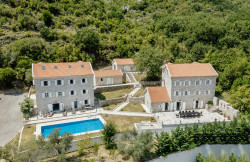 /c_images/thumb_3630930_1_1-historic-renovated-complex-of-stone-villas-min-1.jpg