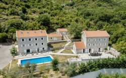 /c_images/thumb_3630930_3_1-historic-renovated-complex-of-stone-villas-min-4.jpg