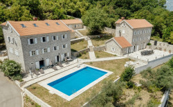 /c_images/thumb_3630930_4_2-historic-renovated-complex-of-stone-villas-min-1.jpg