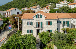 /c_images/thumb_3630931_4_etane-authentic-stone-villa-on-the-first-line-to-the-sea.jpg