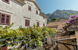 /c_images/thumb_3630943_3_ming-stone-house-with-a-landscaped-garden-and-a-sea-view.jpg