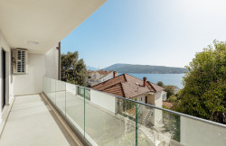 /c_images/thumb_3630949_1_a-modernly-furnished-two-bedroom-apartment-with-sea-view.jpg