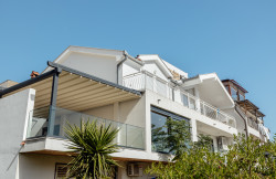 /c_images/thumb_3630949_3_a-modernly-furnished-two-bedroom-apartment-with-sea-view.jpg