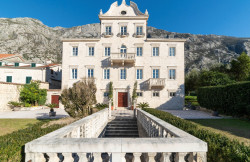/c_images/thumb_3630965_1_historical-stone-palace-on-the-first-line-to-the-sea-min.jpg