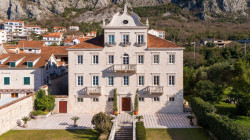 /c_images/thumb_3630965_2_historical-stone-palace-on-the-first-line-to-the-sea-min.jpg
