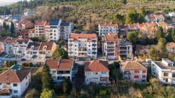 /c_images/thumb_3630971_2_-luxury-three-bedroom-apartment-with-three-garage-spaces.jpg