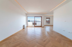 /c_images/thumb_3630971_3_-luxury-three-bedroom-apartment-with-three-garage-spaces.jpg