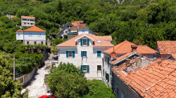 /c_images/thumb_3630995_3_2-3bdr-apartment-in-a-waterfront-stone-villa.jpg