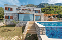 /c_images/thumb_3630996_2_0-luxury-stone-villa-Drobni-Pijesak.jpg