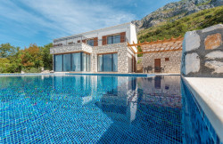 /c_images/thumb_3630996_4_2-luxury-stone-villa-Drobni-Pijesak.jpg