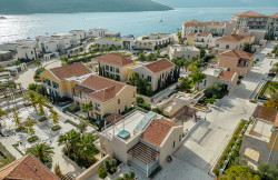 /c_images/thumb_3630998_2_droom-villa-with-a-rooftop-jacuzzi-in-Village-Residences.jpg