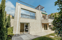 /c_images/thumb_3630998_4_droom-villa-with-a-rooftop-jacuzzi-in-Village-Residences.jpg