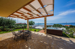 /c_images/thumb_3633389_1_property_image_1pix2bhdlc_20230728032602.jpg