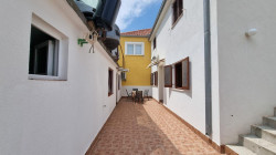 /c_images/thumb_3633404_2_property_image_1wckvaizki_20240317071749.jpg