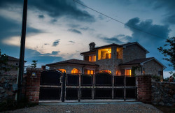 /c_images/thumb_3633728_2_property_image_1w0d6ac4sm_20241115081136.jpg