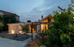 /c_images/thumb_3633756_3_property_image_1d3ujzxsqi_20241216080140.jpg