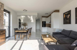 /c_images/thumb_3633773_2_property_image_1gmjseqbqn_20250117080205.jpg