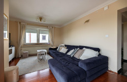 /c_images/thumb_3634268_3_property_image_1trwxv1xdd_20250520060625.jpg