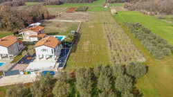 /c_images/thumb_3636988_2_-di-parenzo-terreno-edificabile-ai-margini-del-villaggio.jpg