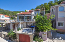 /c_images/thumb_3641827_4_hnyj-dom-s-garazhom-i-vidom-na-zaliv-v-lepetane-tivat-04.jpg