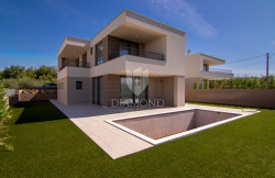 /c_images/thumb_3645881_1_1756974751_krk-villa-sa-bazenom-03.jpg
