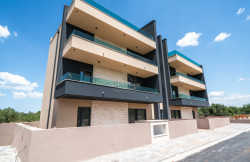 /c_images/thumb_3649234_1_10092025121805_sukosan-kroatien-immobilien-24-am-meer-03.jpg