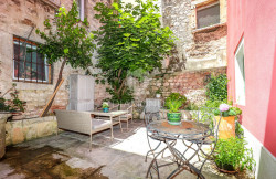 /c_images/thumb_3652844_1_1752141474_house-for-sale-old-town-rovinj-13.jpg