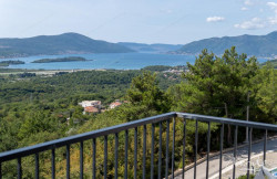 /c_images/thumb_3656549_2_remennom-zhilom-komplekse-s-bassejnom-v-kavache-tivat-02.jpg