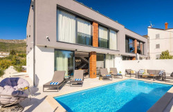 /c_images/thumb_3660795_1_property_image_1vnfhvtfdi_20250924120033.jpg