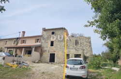 /c_images/thumb_3663998_1_1759222006_kamena-kuca-pogledom-krasica-slika-258822434.jpg