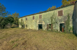 /c_images/thumb_3675134_4_gnana-casa-in-pietra-con-ampio-appezzamento-di-terreno-2.jpg