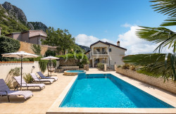 /c_images/thumb_3678308_1_1760517011_bribir-house.jpg