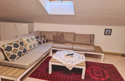 /c_images/thumb_3681658_4_voetazni_apartman_u_neposrednoj_blizini_mora_prodaja_10.jpeg