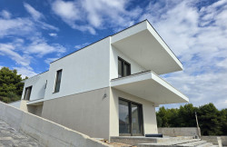 /c_images/thumb_3682559_4_property_image_1fbwh8ilda_20251021090536.jpg