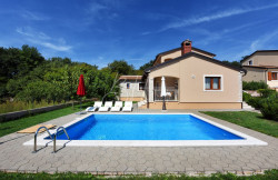 /c_images/thumb_3683327_1_715_istria-holiday-house-with-pool-property-2-4000x2667u.jpg
