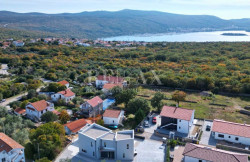 /c_images/thumb_3684221_4_1761221122_otok-krk-luksuzna-vila-s-bazenom-1.jpg