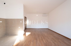 /c_images/thumb_3711388_2_-three-bedroom-apartment-for-rent-krivi-most-podgorica-3.jpg